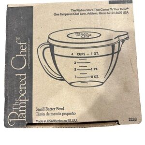 Pampered Chef Clear Batter Bowl with White Markings